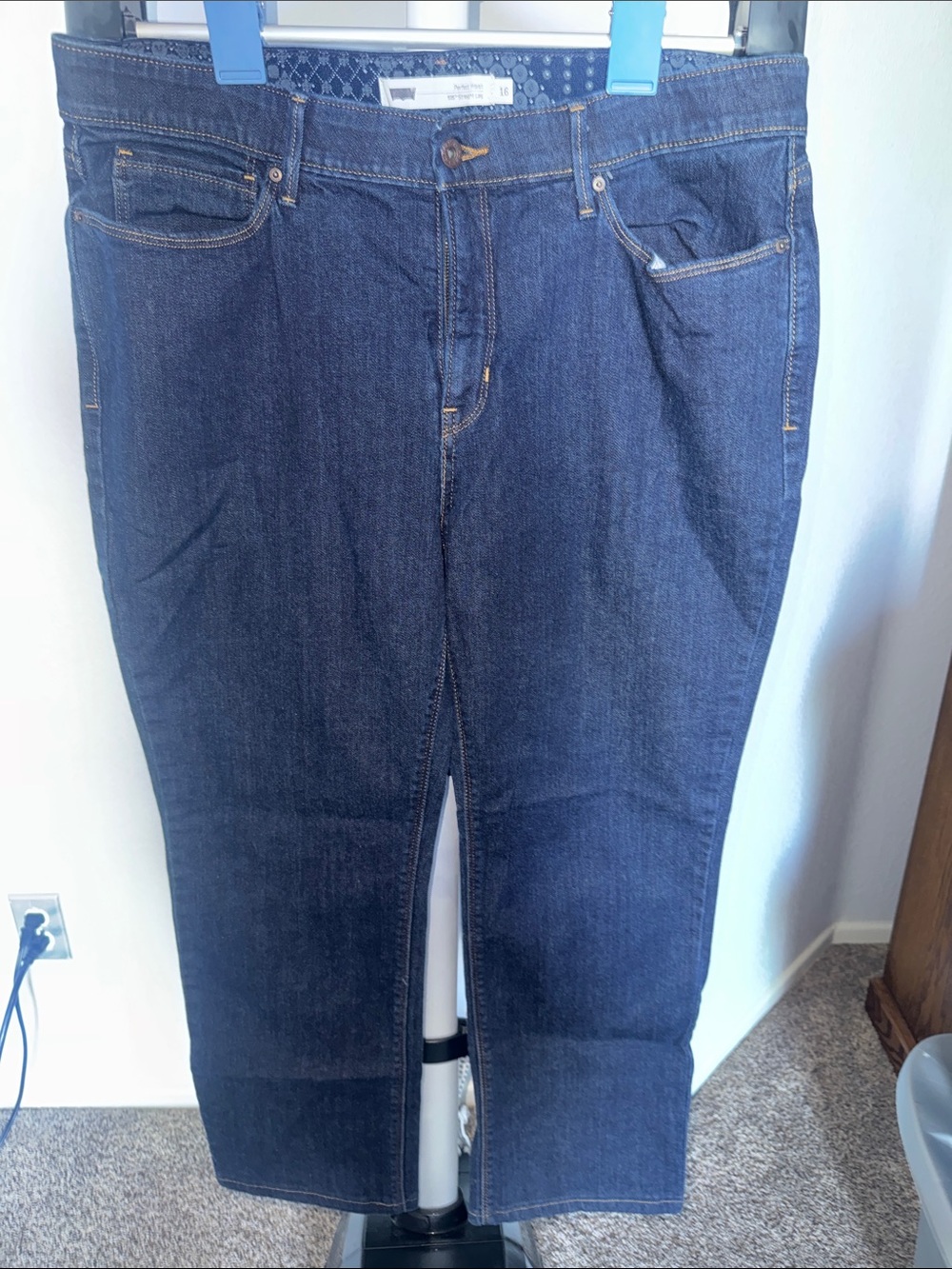 Straight-Leg Women’s Jeans in Dark Indigo